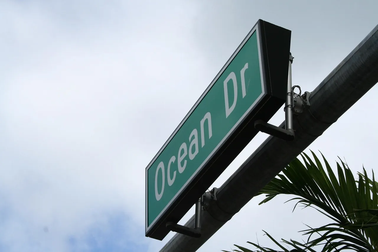 ocean dr sign